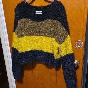 URBAN OUTFITTERS CROPPED SWEATER